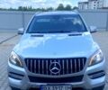 Серый Мерседес МЛ класс, объемом двигателя 3 л и пробегом 280 тыс. км за 22500 $, фото 1 на Automoto.ua