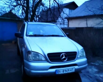 Сірий Мерседес ML-Class, об'ємом двигуна 3.2 л та пробігом 320 тис. км за 12070 $, фото 1 на Automoto.ua
