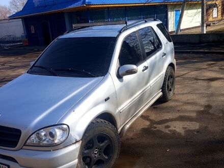 Сірий Мерседес МЛ класс, об'ємом двигуна 2.3 л та пробігом 0 тис. км за 4800 $, фото 1 на Automoto.ua