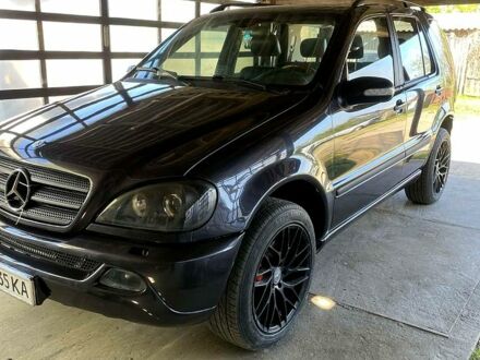 Сірий Мерседес МЛ класс, об'ємом двигуна 4 л та пробігом 0 тис. км за 6000 $, фото 1 на Automoto.ua