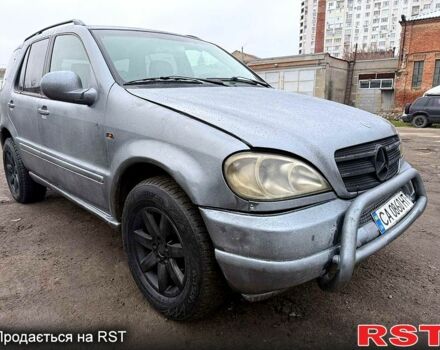 Серый Мерседес МЛ класс, объемом двигателя 2.7 л и пробегом 267 тыс. км за 3700 $, фото 1 на Automoto.ua