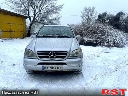 Серый Мерседес МЛ класс, объемом двигателя 2.7 л и пробегом 283 тыс. км за 7300 $, фото 1 на Automoto.ua