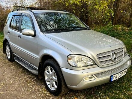 Серый Мерседес МЛ класс, объемом двигателя 2.7 л и пробегом 310 тыс. км за 5600 $, фото 1 на Automoto.ua