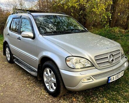 Серый Мерседес МЛ класс, объемом двигателя 2.7 л и пробегом 310 тыс. км за 5600 $, фото 1 на Automoto.ua