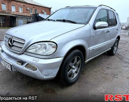 Сірий Мерседес МЛ класс, об'ємом двигуна 4 л та пробігом 277 тис. км за 3500 $, фото 1 на Automoto.ua