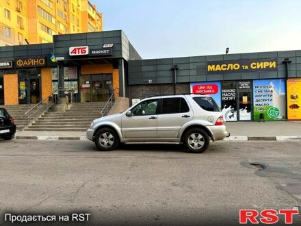 Мерседес МЛ класс 2002 в Николаеве на Automoto.ua Серый Мерседес МЛ класс, объемом двигателя 2.7 л и пробегом 450 тыс. км за 5000 $, фото 1 на Automoto.ua
