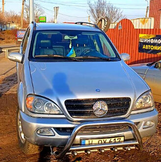 Мерседес МЛ класс 2002 в Николаеве на Automoto.ua Серый Мерседес МЛ класс, объемом двигателя 2.7 л и пробегом 299 тыс. км за 4500 $, фото 1 на Automoto.ua