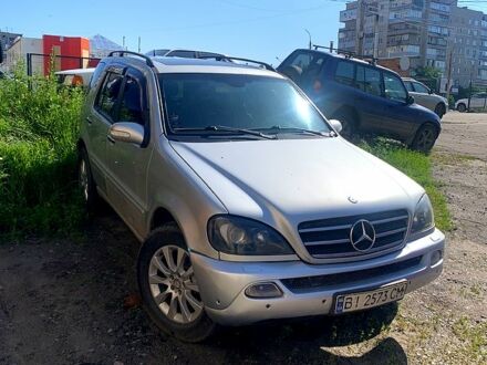 Мерседес МЛ класс 2002 в Сумах на Automoto.ua Серый Мерседес МЛ класс, объемом двигателя 3 л и пробегом 250 тыс. км за 4800 $, фото 1 на Automoto.ua