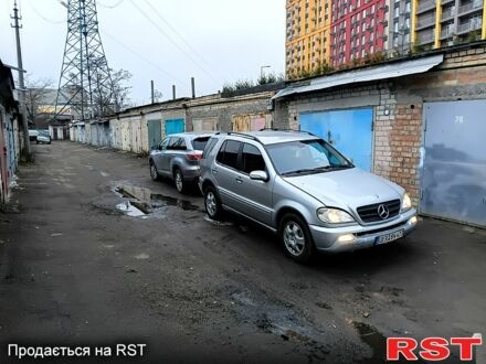 Сірий Мерседес МЛ класс, об'ємом двигуна 2.7 л та пробігом 350 тис. км за 2850 $, фото 1 на Automoto.ua