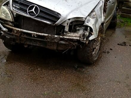 Сірий Мерседес МЛ класс, об'ємом двигуна 2.7 л та пробігом 300 тис. км за 3500 $, фото 1 на Automoto.ua