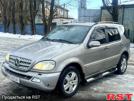 Сірий Мерседес МЛ класс, об'ємом двигуна 3.7 л та пробігом 415 тис. км за 4500 $, фото 1 на Automoto.ua