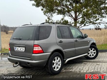 Серый Мерседес МЛ класс, объемом двигателя 2.7 л и пробегом 25700 тыс. км за 5250 $, фото 1 на Automoto.ua