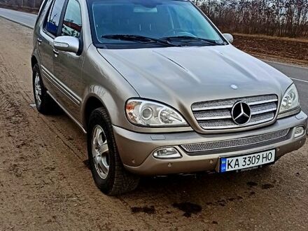 Мерседес ML-Class 2004 у Пирятине на Automoto.ua Сірий Мерседес ML-Class, об'ємом двигуна 2.7 л та пробігом 260 тис. км за 7900 $, фото 1 на Automoto.ua