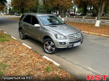 Мерседес МЛ класс 2005 в Подольск (Котовск) на Automoto.ua Серый Мерседес МЛ класс, объемом двигателя 3 л и пробегом 320 тыс. км за 11000 $, фото 1 на Automoto.ua