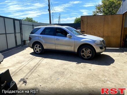 Сірий Мерседес МЛ класс, об'ємом двигуна 3 л та пробігом 358 тис. км за 5990 $, фото 1 на Automoto.ua