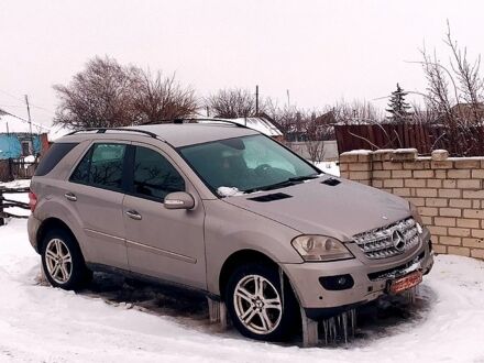 Сірий Мерседес МЛ класс, об'ємом двигуна 3 л та пробігом 290 тис. км за 4000 $, фото 1 на Automoto.ua