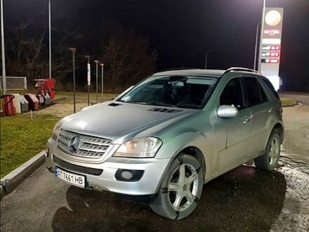 Мерседес МЛ класс 2007 в Новом Буге на Automoto.ua Серый Мерседес МЛ класс, объемом двигателя 4 л и пробегом 230 тыс. км за 8500 $, фото 1 на Automoto.ua