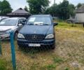 Синий Мерседес МЛ класс, объемом двигателя 3.2 л и пробегом 320 тыс. км за 4950 $, фото 2 на Automoto.ua