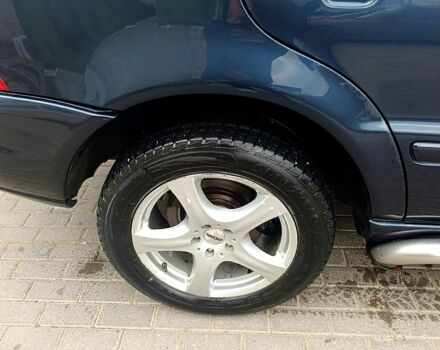 Синий Мерседес МЛ класс, объемом двигателя 2.7 л и пробегом 400 тыс. км за 4100 $, фото 5 на Automoto.ua