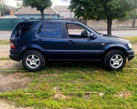 Синій Мерседес МЛ класс, об'ємом двигуна 3.2 л та пробігом 319 тис. км за 5300 $, фото 4 на Automoto.ua