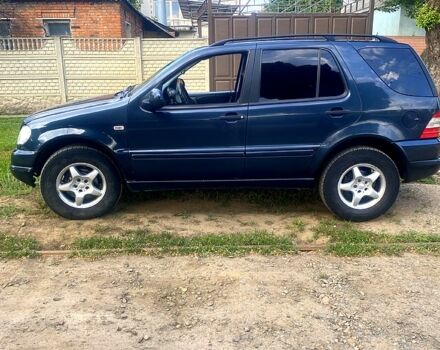 Синій Мерседес МЛ класс, об'ємом двигуна 3.2 л та пробігом 319 тис. км за 5300 $, фото 6 на Automoto.ua