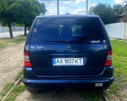 Синій Мерседес МЛ класс, об'ємом двигуна 3.2 л та пробігом 319 тис. км за 5300 $, фото 5 на Automoto.ua