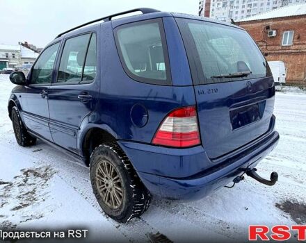 Синій Мерседес МЛ класс, об'ємом двигуна 2.7 л та пробігом 278 тис. км за 3700 $, фото 2 на Automoto.ua