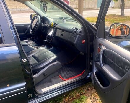 Синій Мерседес МЛ класс, об'ємом двигуна 3.2 л та пробігом 319 тис. км за 5300 $, фото 3 на Automoto.ua