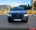 Синий Мерседес МЛ класс, объемом двигателя 4 л и пробегом 315 тыс. км за 3600 $, фото 1 на Automoto.ua