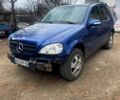 Синій Мерседес ML-Class, об'ємом двигуна 2.7 л та пробігом 300 тис. км за 2999 $, фото 1 на Automoto.ua