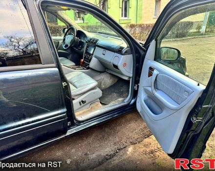 Синий Мерседес МЛ класс, объемом двигателя 4 л и пробегом 200 тыс. км за 4500 $, фото 6 на Automoto.ua