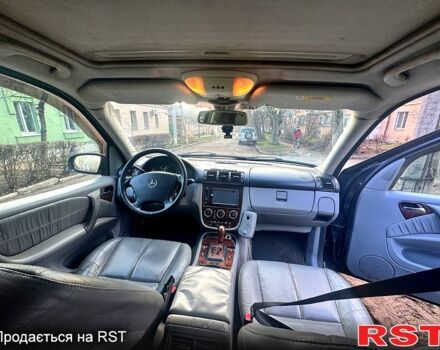 Синий Мерседес МЛ класс, объемом двигателя 4 л и пробегом 200 тыс. км за 4500 $, фото 5 на Automoto.ua