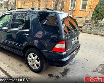 Синий Мерседес МЛ класс, объемом двигателя 4 л и пробегом 200 тыс. км за 4500 $, фото 3 на Automoto.ua