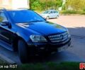 Синій Мерседес МЛ класс, об'ємом двигуна 3 л та пробігом 260 тис. км за 14600 $, фото 2 на Automoto.ua