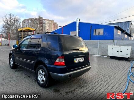 Мерседес МЛ класс 1999 в Одессе на Automoto.ua Синий Мерседес МЛ класс, объемом двигателя 2.3 л и пробегом 290 тыс. км за 4600 $, фото 1 на Automoto.ua