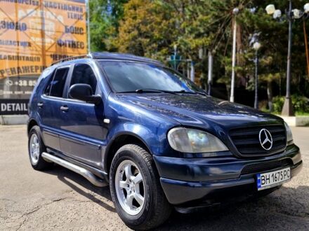 Мерседес ML-Class 1999 у Одесі на Automoto.ua Синій Мерседес ML-Class, об'ємом двигуна 3.2 л та пробігом 270 тис. км за 5900 $, фото 1 на Automoto.ua