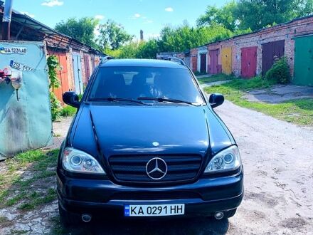 Мерседес МЛ класс 2000 в Чернигове на Automoto.ua Синий Мерседес МЛ класс, объемом двигателя 3.2 л и пробегом 322 тыс. км за 4999 $, фото 1 на Automoto.ua