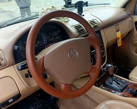 Синий Мерседес МЛ класс, объемом двигателя 2.7 л и пробегом 400 тыс. км за 4100 $, фото 1 на Automoto.ua