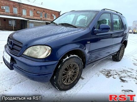 Синій Мерседес МЛ класс, об'ємом двигуна 2.7 л та пробігом 278 тис. км за 3700 $, фото 1 на Automoto.ua