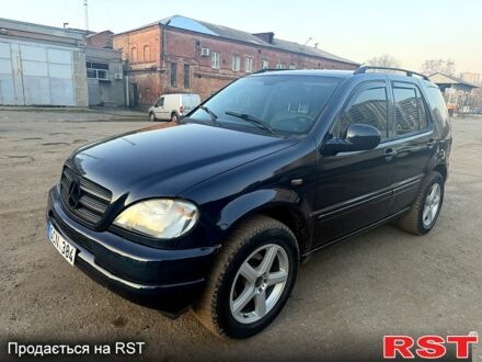 Синій Мерседес МЛ класс, об'ємом двигуна 2.7 л та пробігом 286 тис. км за 3300 $, фото 1 на Automoto.ua