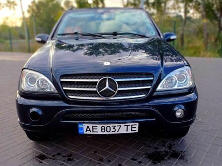 Мерседес МЛ класс 2002 у Дніпро (Дніпропетровську) на Automoto.ua Синій Мерседес МЛ класс, об'ємом двигуна 2.7 л та пробігом 0 тис. км за 6500 $, фото 1 на Automoto.ua