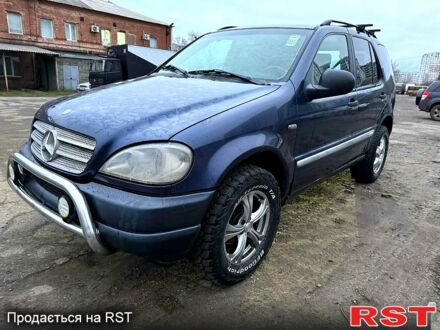 Синій Мерседес МЛ класс, об'ємом двигуна 2.7 л та пробігом 243 тис. км за 3600 $, фото 1 на Automoto.ua