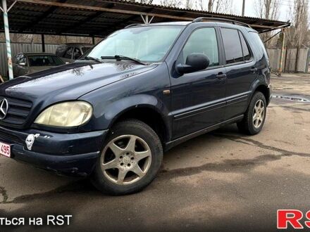 Синій Мерседес МЛ класс, об'ємом двигуна 2.7 л та пробігом 400 тис. км за 4000 $, фото 1 на Automoto.ua