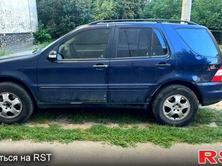 Синий Мерседес МЛ класс, объемом двигателя 2.7 л и пробегом 0 тыс. км за 5500 $, фото 1 на Automoto.ua