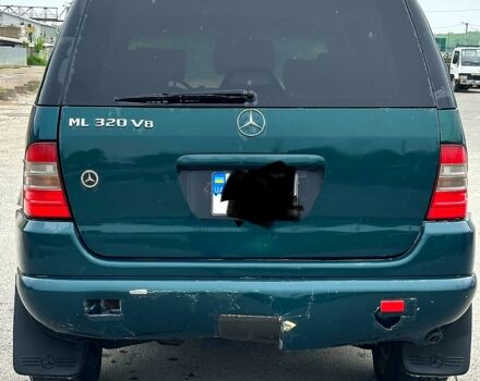 Зелений Мерседес ML-Class, об'ємом двигуна 3.2 л та пробігом 250 тис. км за 3300 $, фото 2 на Automoto.ua