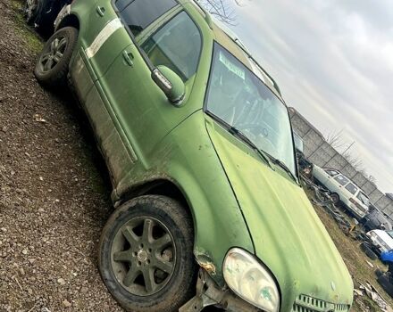 Зеленый Мерседес МЛ класс, объемом двигателя 4 л и пробегом 300 тыс. км за 2999 $, фото 1 на Automoto.ua