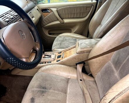 Зеленый Мерседес МЛ класс, объемом двигателя 4 л и пробегом 300 тыс. км за 2999 $, фото 3 на Automoto.ua