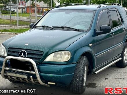 Мерседес МЛ класс 1999 в Тернополе на Automoto.ua Зеленый Мерседес МЛ класс, объемом двигателя 3.2 л и пробегом 250 тыс. км за 3300 $, фото 1 на Automoto.ua