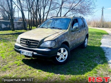 Зелений Мерседес МЛ класс, об'ємом двигуна 2.7 л та пробігом 297 тис. км за 3350 $, фото 1 на Automoto.ua