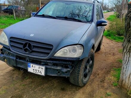 Зеленый Мерседес МЛ класс, объемом двигателя 2.7 л и пробегом 426 тыс. км за 3600 $, фото 1 на Automoto.ua